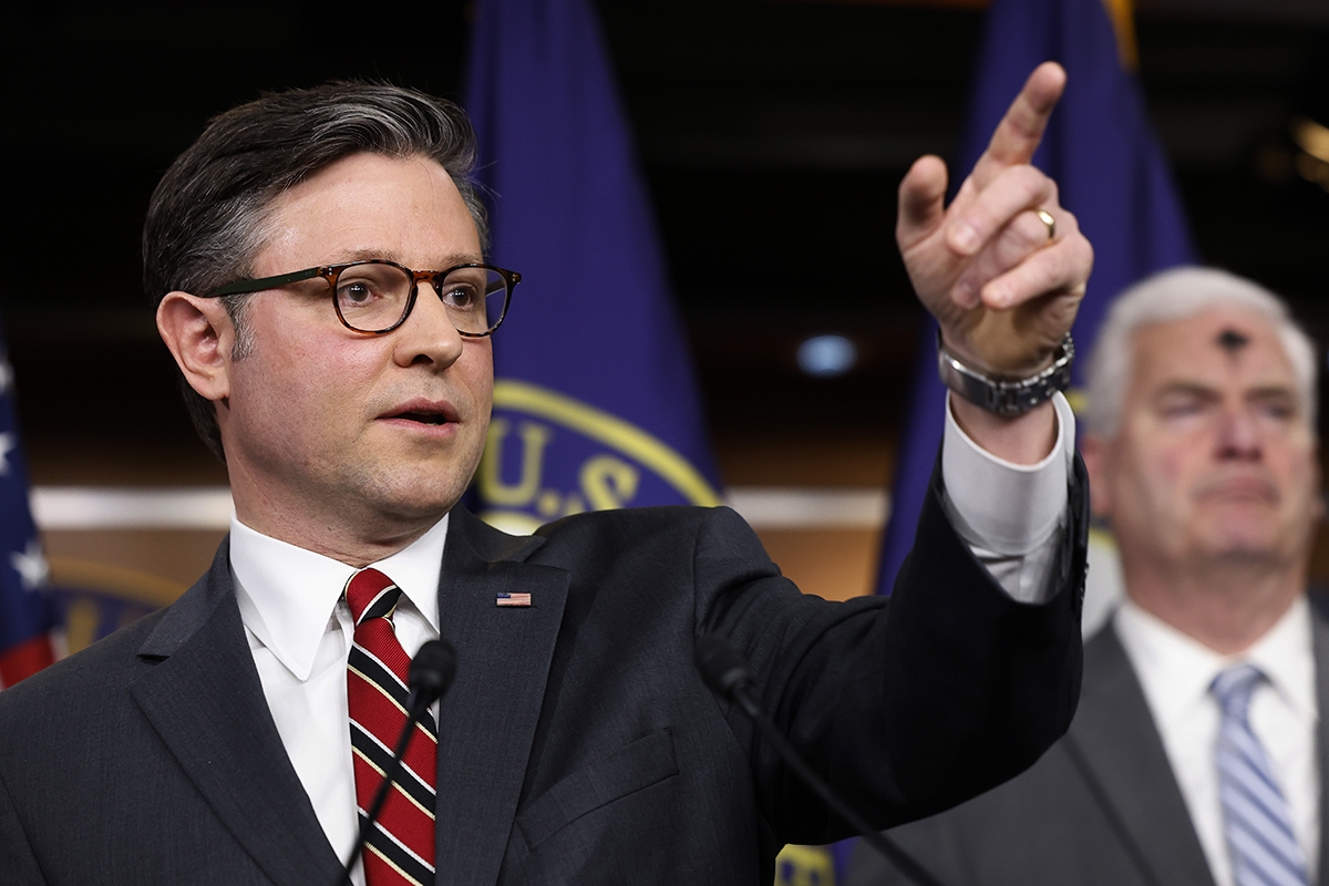 Спикер Майк Джонсон предупреждает о надвигающемся шариатском праве в США: 'Серьёзная проблема'