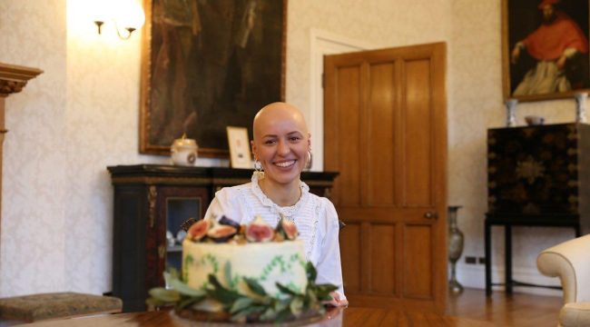 Победительница шоу «Великобритания в выпечке» подарила торт архиепископу Кентерберийскому