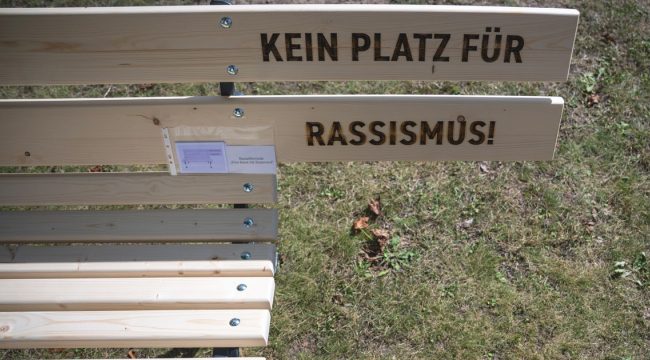 Расистские установки "очень упорно" закрепляются