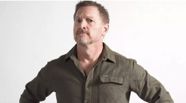 Тим Хокинс о 'Кулачном приветствии', чистом юморе и почему так много комиков 'ищут' Иисуса