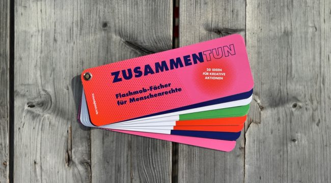 Новый материал для акций: вышел «Флешмоб-веер за права человека»