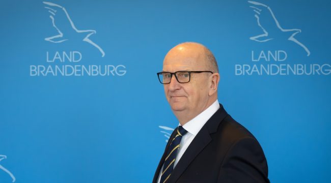 После расистских песен: Войдке "ошеломлен"