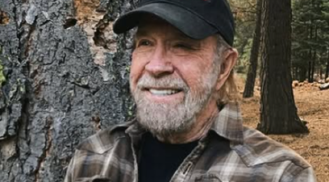 Легендарный актер и ревностный христианин Чак Норрис скончался