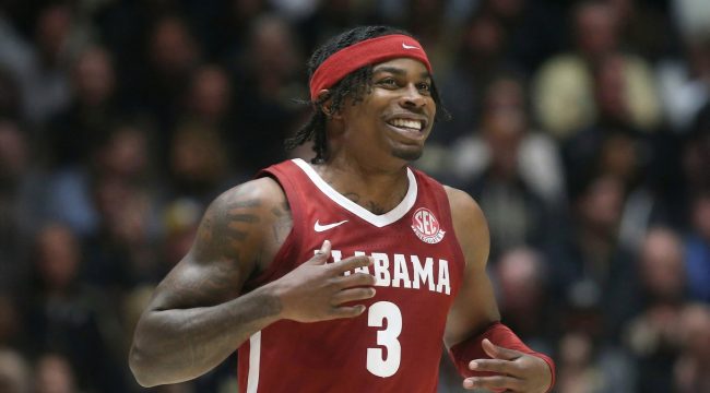 Как еженедельное изучение Библии под руководством игроков стало основой команды Алабамы