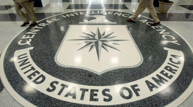 ЦРУ при Байдене включило 'материнство и ведение домашнего хозяйства' в доклад о насильственном экстремизме