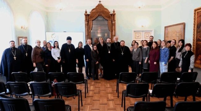В Смоленске обсудили церковную помощь детям-сиротам и приемным семьям