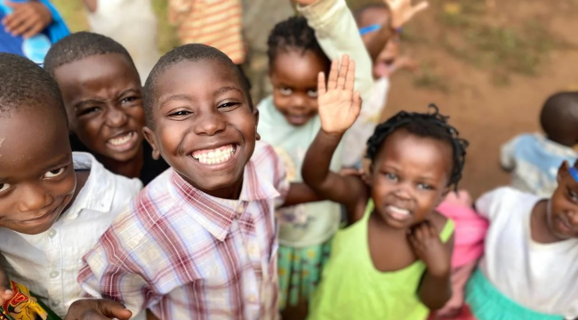 Кения планирует фонд в $15 млн для перевода детей из детских домов в семейную опеку