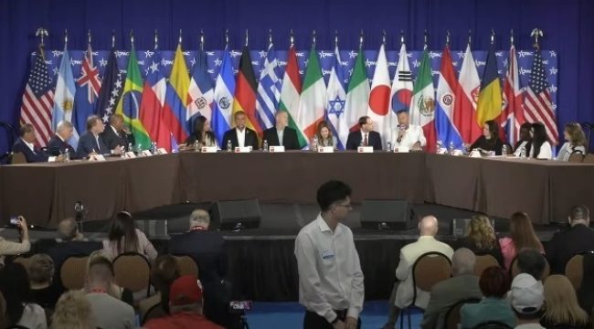 На саммите веры CPAC обсудили религиозную свободу после COVID и наследие Чарли Кирка