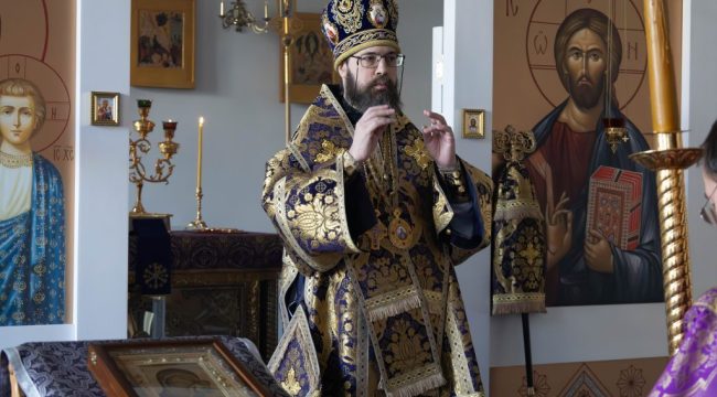 Архиепископ Зеленоградский Савва провел Литургию Преждеосвященных Даров в московском храме