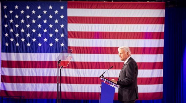 Франклин Грэм заявил, что «ошибся в словах», призывая на CPAC «сделать всё возможное» для «переизбрания» Трампа