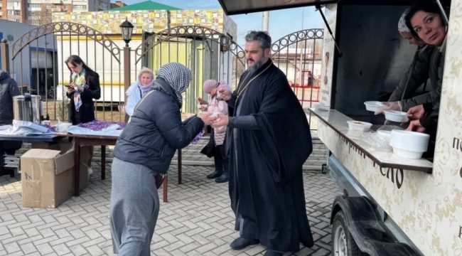 Казанская епархия запустила в Донецке регулярную раздачу горячих обедов