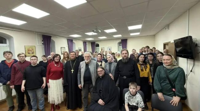 Молодежь Юго-Восточного викариатства встретилась с режиссером Давидом Гиоргобиани в храме Андрея Боголюбского