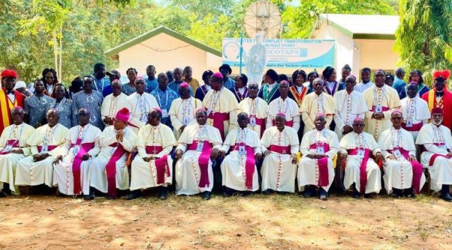 Епископы Ганы поддержали президента после отмены почетной награды американским университетом