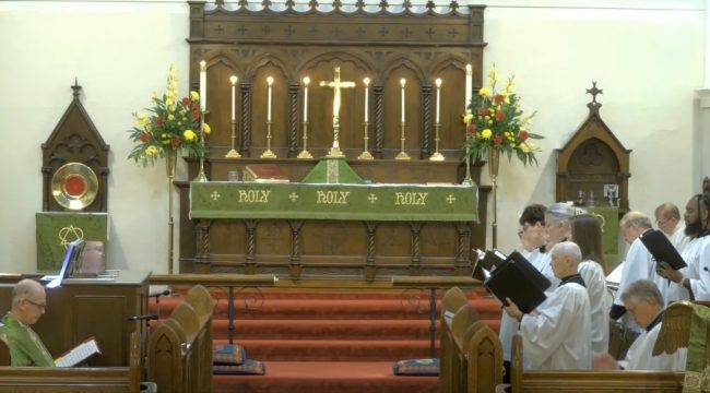 Суд Епископальной церкви назначил новое слушание для священника, обвиняемого в краже $300 тыс.