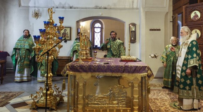 Митрополит Феогност возглавил престольный праздник в Алексеевском монастыре