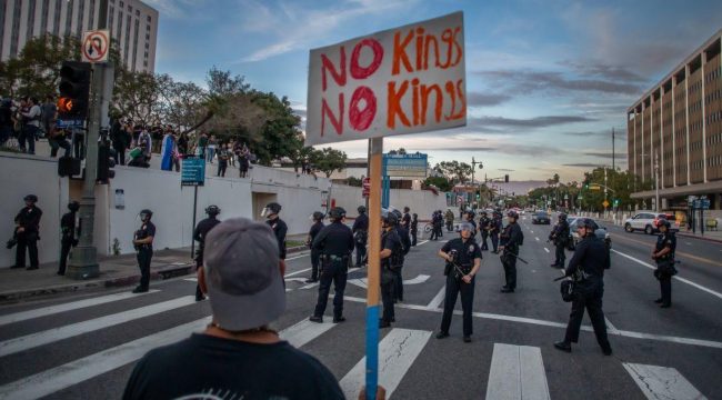 4 города, где были арестованы протестующие движения 'Нет королям'