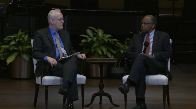 «Бог любит всех»: доктор Бен Карсон обсуждает «плохие идеи» эпохи COVID и равенство людей на конференции Discovery Institute