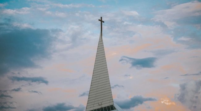 Житель Индианы приговорён к 10 месяцам тюремного заключения за вандализм с сатанинской символикой в церкви