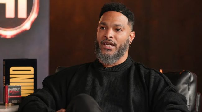 Женщина утверждает, что сделала аборт ребенка пастора мегацеркви Брайана Мидоузa во время 13-летнего романа