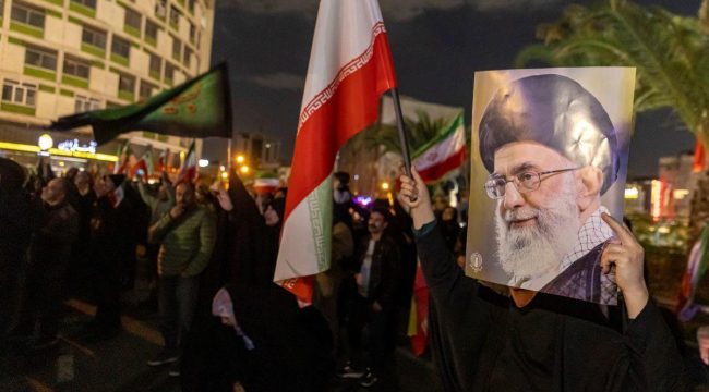 Корпус стражей Исламской революции настаивает на назначении сына аятоллы Хаменеи, Моджтабы, его преемником