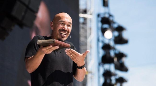 Фрэнсис Чан публично извинился за поддержку Майка Бикла и падших лидеров служений