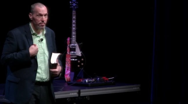 Пастор Джонатан Дэвис, исполнительный директор CSU, скончался от рака мозга