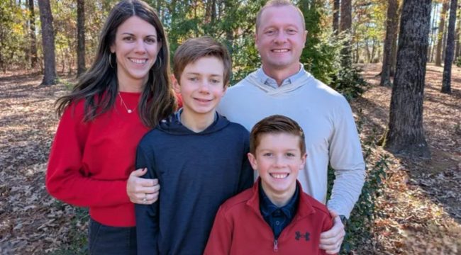 Учитель, погибший в результате розыгрыша, запомнится как 'великий человек Божий'; вдова просит милости для студентов