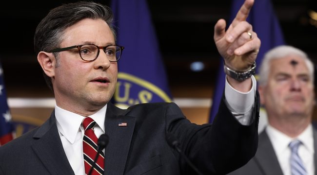 Спикер Майк Джонсон предупреждает о надвигающемся шариатском праве в США: 'Серьёзная проблема'