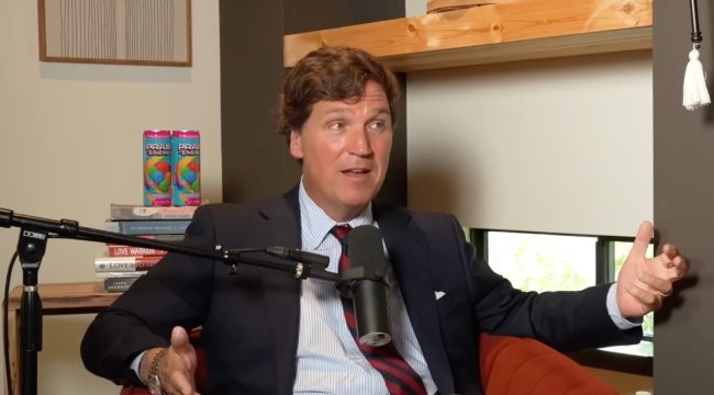 8 распространенных теорий заговора, которые Теккер Карлсон продвигает о Израиле