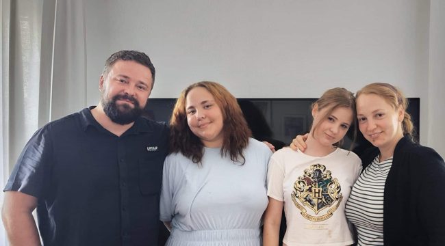 Шведская семья, разлученная с дочерями, проиграла апелляцию о воссоединении и была названа 'экстремистами' за посещение церкви