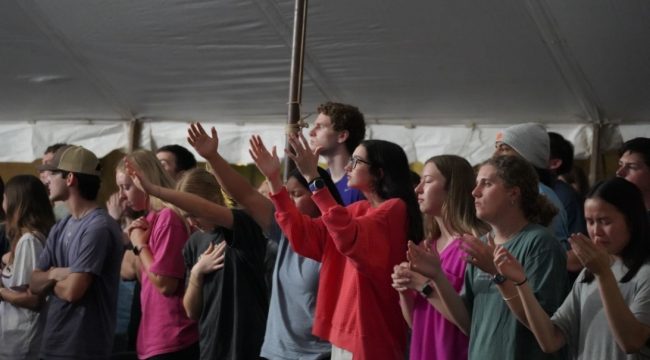 Время обновления: 1000 студентов приняли участие в духовном пробуждении в университетe Техаса, 80 из них сделали выбор во Христе