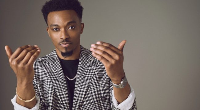 Джонатан МакРейнольдс рассказал, как духовные поиски сформировали его самый личный альбом 'Ближе'