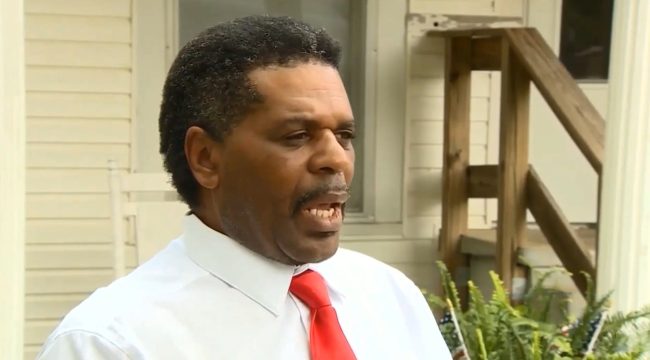 Верховный суд Алабамы разрешил полиции требовать удостоверение личности у пастора, поливавшего цветы