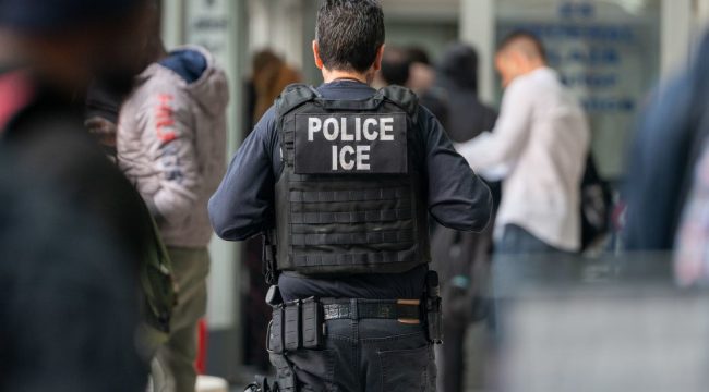 ICE проводит расследование после смерти афганского беженца, находившегося под стражей один день