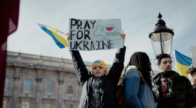 Украинское Библейское общество распределяет Библии для помощи пострадавшим, особенно детям