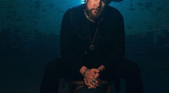 Зак Уильямс выпустил делюкс-издание альбома 'Jesus Loves' с Томасом Реттом