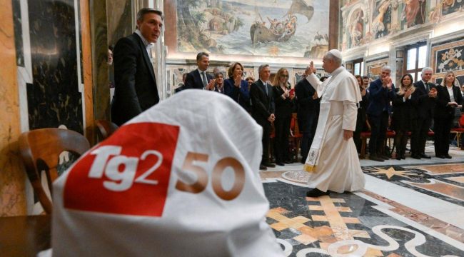 Папа Римский призвал журналистов раскрывать правду о войне