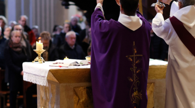 Война на Ближнем Востоке: Католическая церковь Франции объявила сбор средств для пострадавших