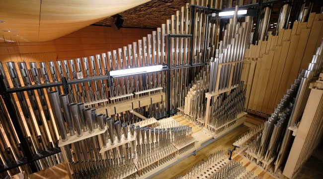 Игра на органе в домашнем офисе: новый взгляд на музыку