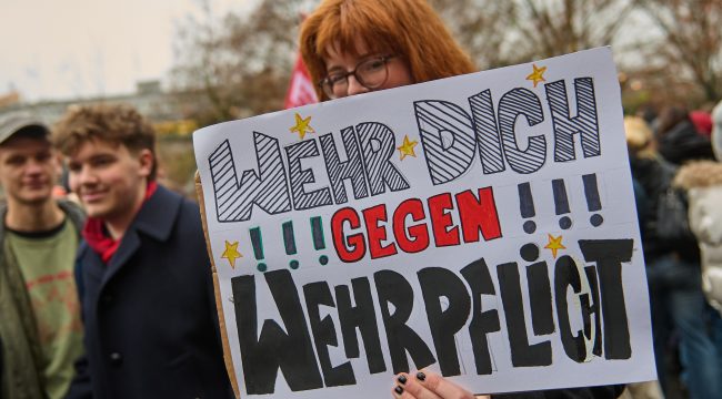 Почему молодежь сейчас бастует против школы