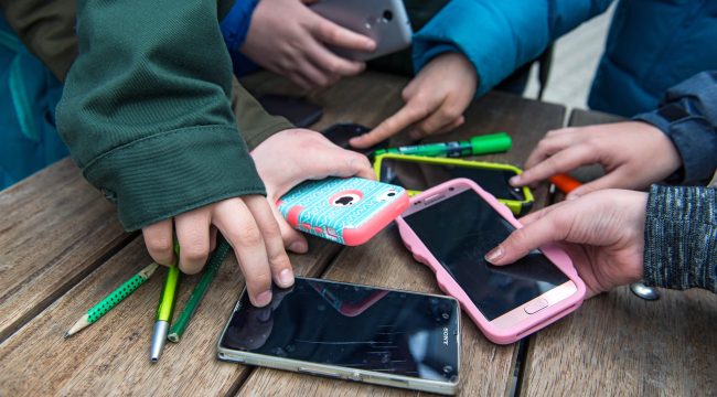 Берлинские школьники на три недели отключают смартфоны