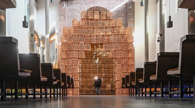 Каково это — находиться в клетке для птиц?