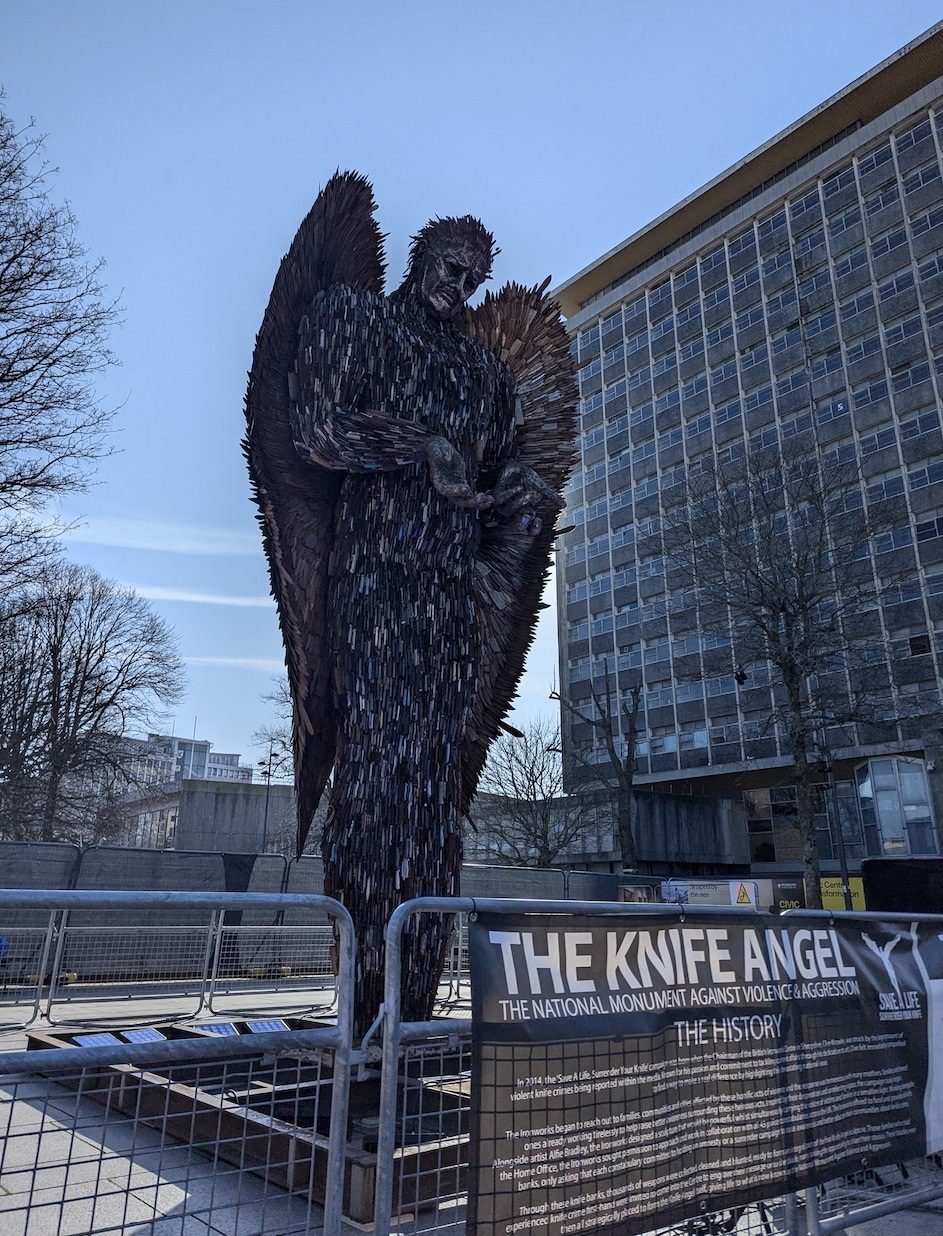 Плимут принимает Ножевого Ангела: церкви города объединяются для 28 дней молитвы о мире