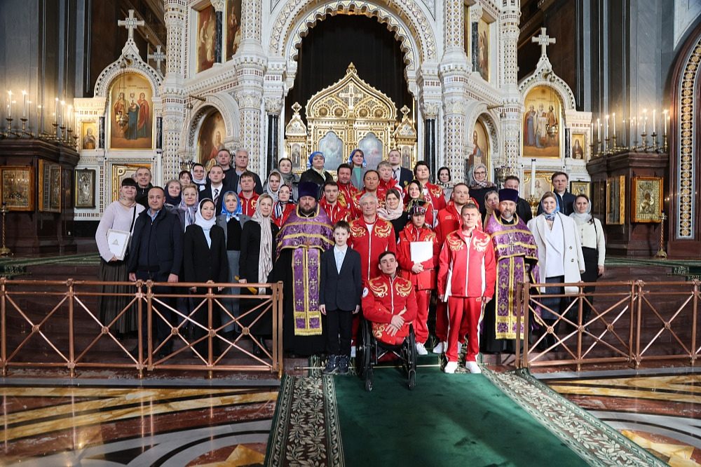 В Храме Христа Спасителя отслужили молебен в честь паралимпийцев