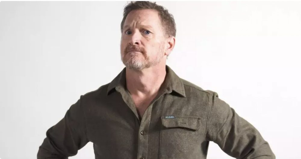 Тим Хокинс о 'Кулачном приветствии', чистом юморе и почему так много комиков 'ищут' Иисуса