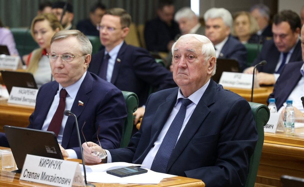 В Совете Федерации обсудили укрепление гражданской идентичности через сплочение религий