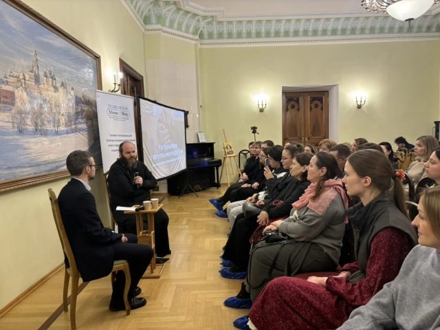 В Москве обсудили помощь подросткам в рамках «Школы сострадания»