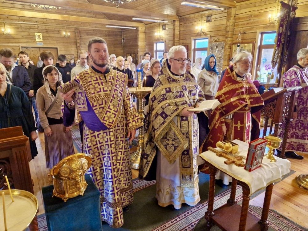 В Москве 40 человек воссоединились с Русской Православной Церковью