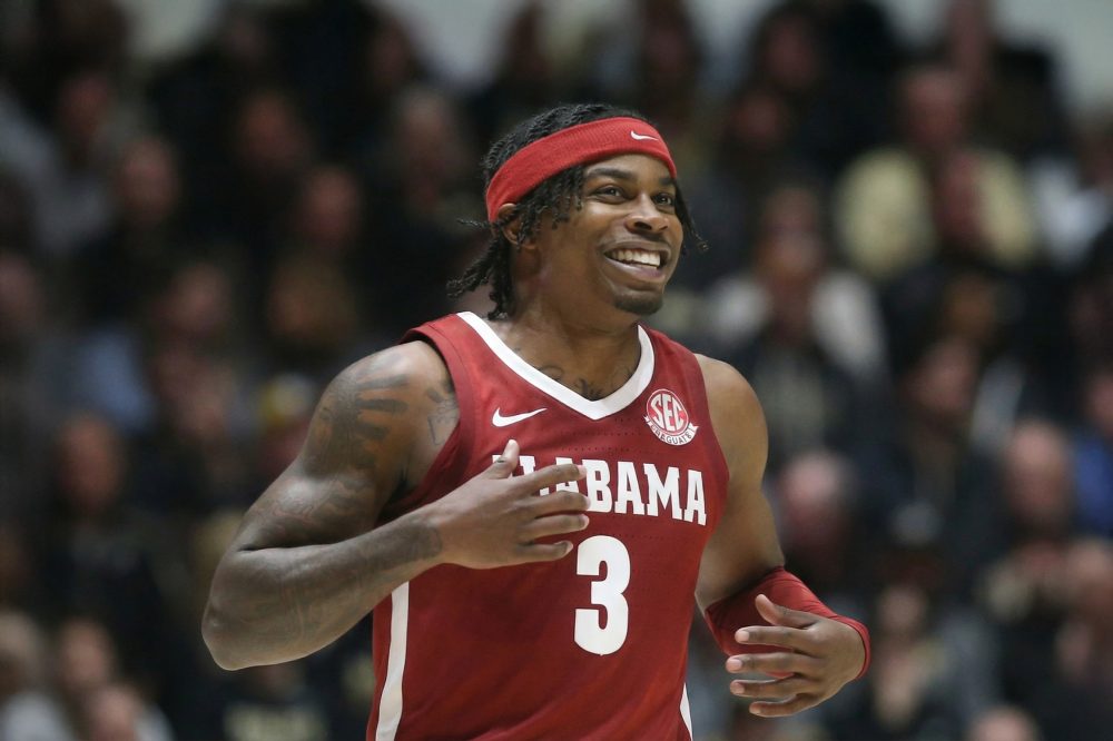 Как еженедельное изучение Библии под руководством игроков стало основой команды Алабамы