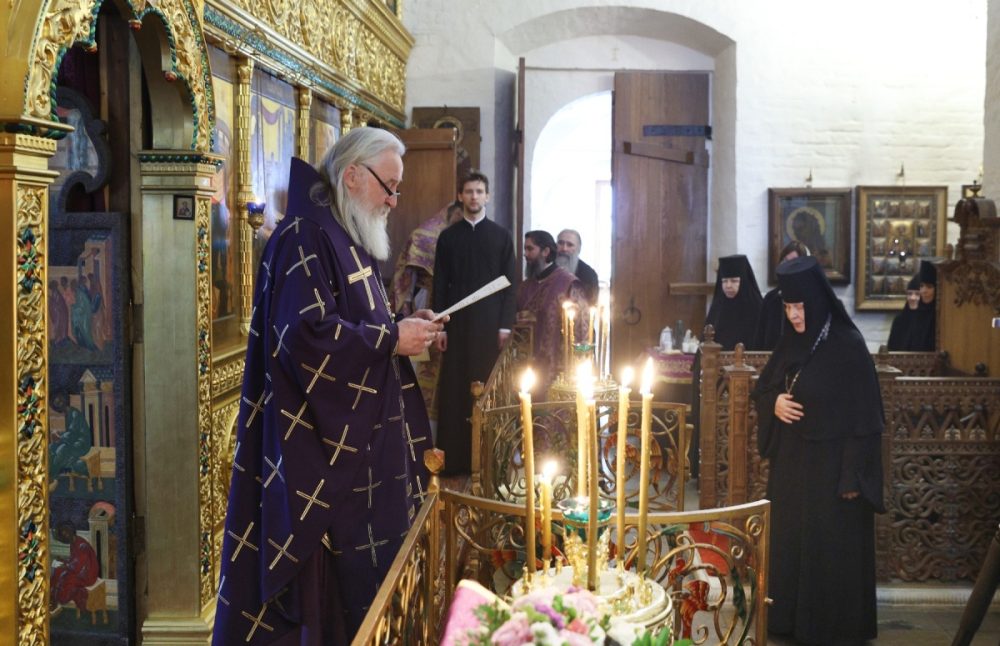 Митрополит Феогност совершил Литургию в Богородице-Рождественском монастыре